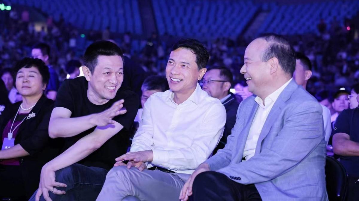 業(yè)界大佬齊聚極越07上市現(xiàn)場 李彥宏笑出表情包 嘴角比AK都難壓